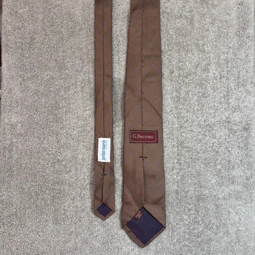 G. Brooke Jordan Marsh Mens Silk Tie Brown Medallion Hand Sewn Vintage Pattern
